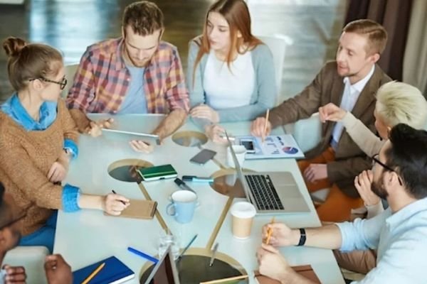 Social Media-ISS-Tech (6)